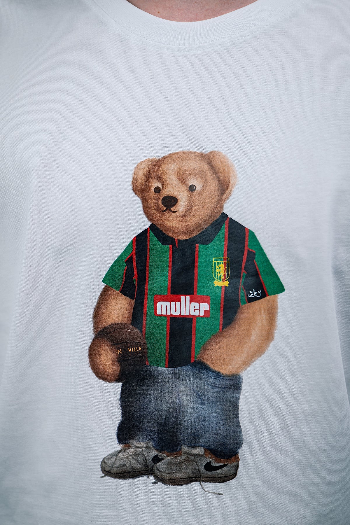 T-shirt with a aston villa bear 